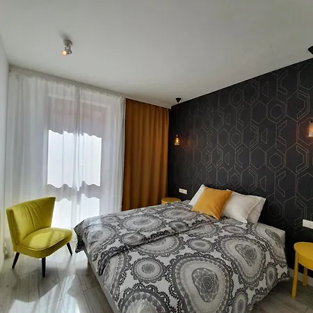 Aurora & Free Parking Gdańsk