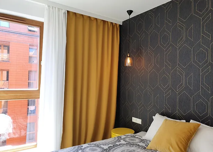 Aurora & Free Parking